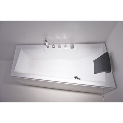 Top view af Riga badekar i hvid sanitetsakryl med moderne armatur og et asymmetrisk, mørkegråt nakkestøtte.