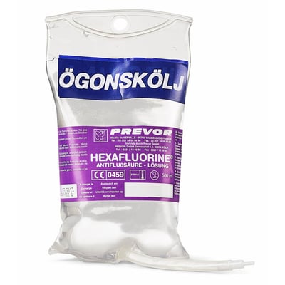 Flaske med 500 ml Hexafluorine øjenskyllevæske, designet til hurtig neutralisering af flussyre.