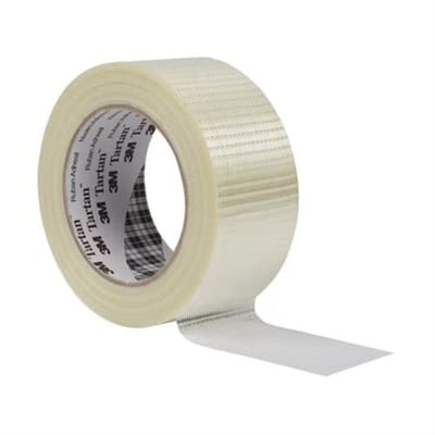 3M Tartan 8954 krydsarmeret filamenttape, 50 mm x 50 meter, rullet med en løs tapeende.