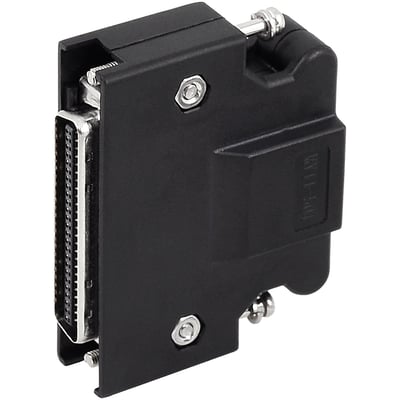 Siemens setpoint stik til SINAMICS V90 med 50-polet isolator og sorte plasthuse, med synlige metalkontakter og skruelukning.