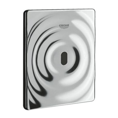 Grohe Tectron Surf urinal armatur i krom med fokus på den reflekterende overflade og den centrale infrarøde sensor.
