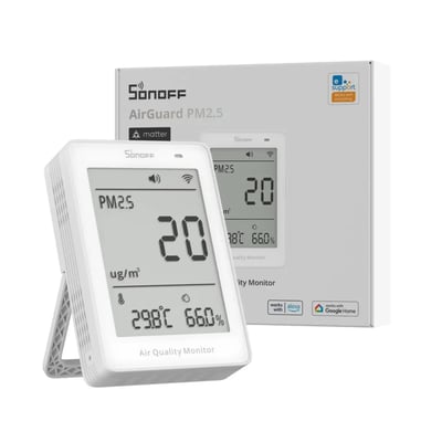 Hvid Sonoff AirGuard PM2.5/PM10-luftkvalitetsmåler med LCD-skærm foran den viste produktæske.