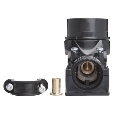 Unico koblingsdåse i rødgods til mur med 15mm PUSH-tilslutning og 1/2" gevind, der viser den indvendige messingkobling.