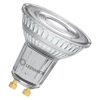 Ledvance LED-spot PAR16 med klar overflade og GU10-ben, set skråt ovenfra med reflektoren tydeligt synlig.