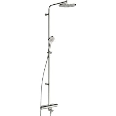 Komplet Oras Optima Style Rain kar/brusearmatur i skinnende krom med fokus på den elegante termostat og magnetiske hylde.