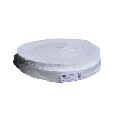 FireFree B960 keramisk uld i en rulle, 25 x 25 mm dimensioner og 7320 mm længde, pakket ind i klar plastfolie.