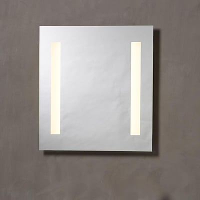 Loevschall spejl med LED lys og stikkontakt, 60x65 cm, med lodrette lysfelter på hver side af et klart spejl.