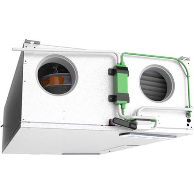 Dantherm kondensvandpumpesæt til HCC260 og HCC360, vist med grøn pumpeenhed og tilhørende slanger monteret på et ventilationsaggregat.