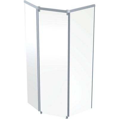 Nærbillede af hjørnet på et Contura Shower Showerama frontelement, der viser samlingen af klare glaspaneler og sølvfarvet aluminiumsprofil.