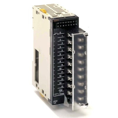 Omron CJ1W-ID211 digital input unit med 16 x 24 VDC inputs og skrueterminaler, vist fra siden på en hvid baggrund.