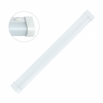 Hvidt SpectrumLED Aquatica LED-armatur på 60 cm med lang, afrundet lysflade og tænd/sluk-knap.