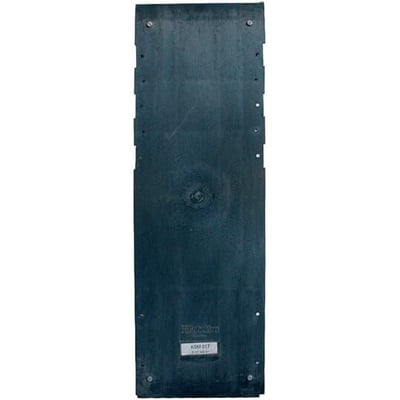 ABB KSM 017 montageplade i mørk plast, passer til CDCA skab og målerindsatser, vist med mærkat på bagsiden.