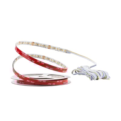 SG Armaturen StripLine LED-strip på 5 meter, Tunable White, med 3M VHB tape på bagsiden og tilslutningsledninger.