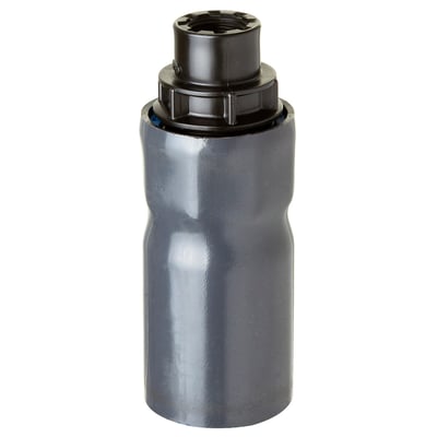 Sort plastovergang med muffe til indføringsbøjning, 63/32 mm x 3/4", set med den åbne gevindtilslutning øverst.