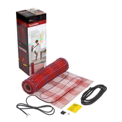 nVent QuickNet gulvvarmemåtte 6,0m2 med 230V, 90W/m2, vist med produktæske, den udgravede måtte og tilbehør.