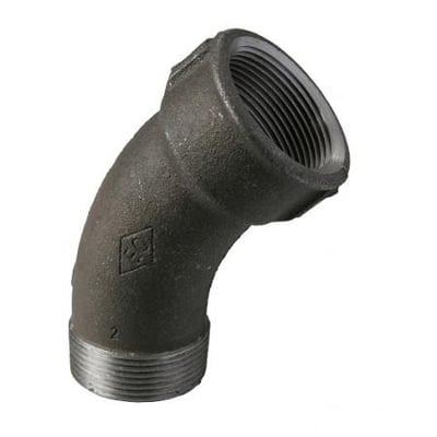 Sort 3/4" vinkel fitting med 45 graders bøjning, blødstøbt materiale og udvendigt gevind.