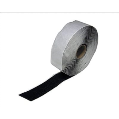 Sort isoleringstape af tværbundet polyethylen på rulle med en løs tapeende; 25 meter lang og 50 mm bred.