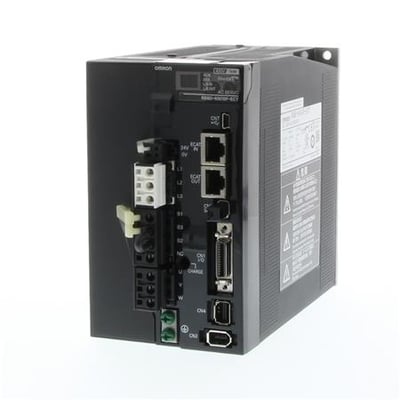 Omron G5 Series servodrev, 2 kW, 400 VAC, model R88D-KN20F-ECT med EtherCAT, visning af tilslutninger og porte.