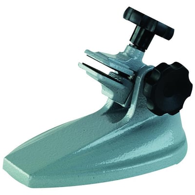 Holder 156-101M til mikrometer i metal med sorte drejeknapper, der holder en mikrometerspindel i et justerbart klemmehoved.