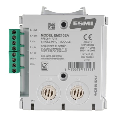 Schneider Electric EM210EA modul med 1 isoleret indgang, vist forfra med grønne terminaler og hvidt kabinet med tydelig mærkning.