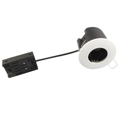 Scan Products Cira Fixed 230V GU10 IP44 downlight i mat hvid, rund med tilslutningsboks og kabel på hvid baggrund.