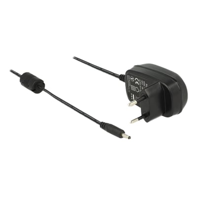 Sort DeLock-strømforsyning med vægstik og kabel med DC-stik på 3,5 x 1,35 mm, 5 V og 2,0 A.