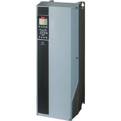 Danfoss VLT HVAC Drive FC 102 frekvensomformer, 30 kW, 380-480 VAC, IP21, med grafisk betjeningspanel og grå kabinet.