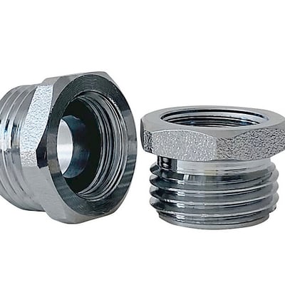 Forkromet overgangsstykke fra KK Sourcing med 1/2" nippel og 3/8" muffe vist i to retninger, tæt beskåret.