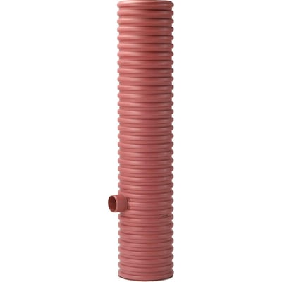 Uponor rendestensbrønd 315x110 med 35 l sandfang uden lås, vist som en rød, korrugeret brønd med sideudløb.