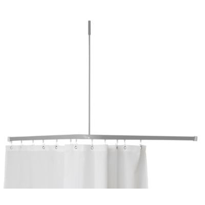 Van Der P Profil5001 badeforhængsstang 90x90 cm i sølv monteret med hvidt badeforhæng og loftstøtte.