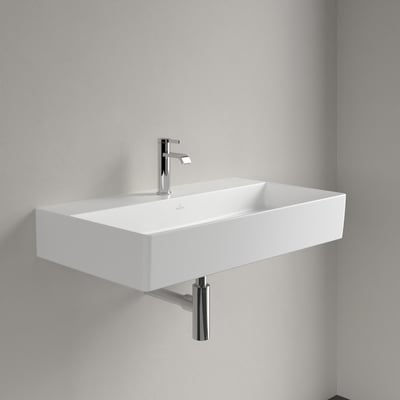 Villeroy & Boch Memento 2.0 hvid 80cm møbelvask monteret på væg med krom vandhane og afløb.