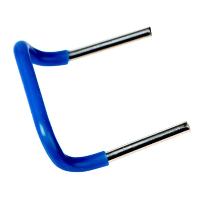 Omron blå sokkelbro med to metalben, designet til brug med P2RF_S, isoleret i blå plast.