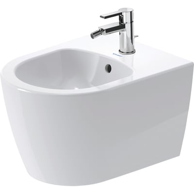 Hvid Duravit ME by Starck Compact væghængt bidét med hanehul og overløb, set skråt forfra.