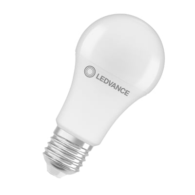 Ledvance LED-lyskilde i standardform med mat, hvid overflade og synlig E27-fatning, 13 W og 1521 lm.