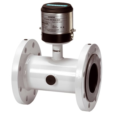 Siemens MAG 8000 CT flowmåler i hvid med sort topenhed og flangeforbindelser, DN200 størrelse.