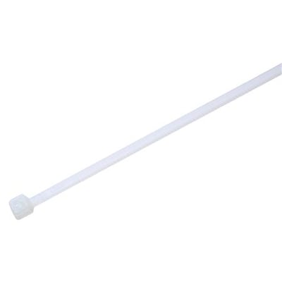 En enkelt naturfarvet kabelbinder af typen 2,5X150 mm, fremstillet af polyamid, ligger skråt på en hvid baggrund.