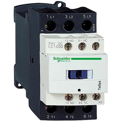 Detaljeret billede af Schneider Electric TeSys D kontaktor, viser skrueklemmer og mærkat med specifikationer.