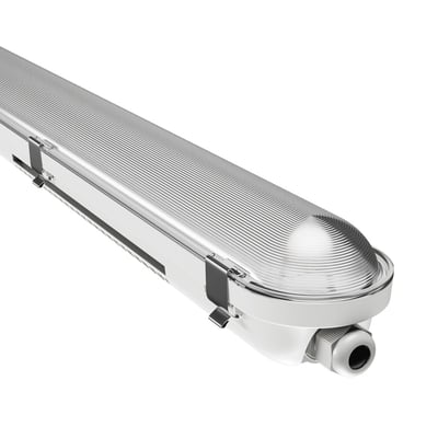 SpectrumLED Gigant Pro LED-armatur på 150 cm med ribbet, klar afdækning og kabelindføring i enden.