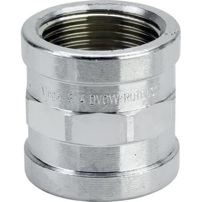 Forkromet messing muffe med indvendige gevind til ½" rør. Det skinnende metal og præcise gevind vises tydeligt på den hvide baggrund.