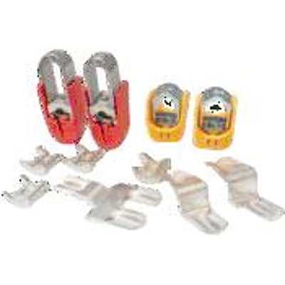 V-klemme kit KM2X240-SL23/9 med røde og gule V-klemmer samt metalforbindere og monteringsdele.