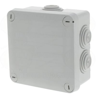 Bagside af Legrand Plexo BP forgreningsdåse, grå, 105x105 mm, med IP55-mærkning og monteringsdetaljer tydelige.