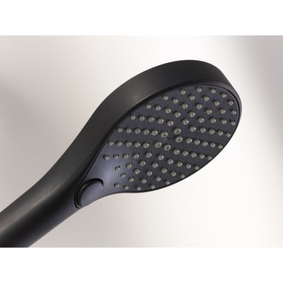 Nærbillede af Oras Optima Style håndbruser i mat sort, viser brusehovedets detaljerede dyser og ergonomiske form.