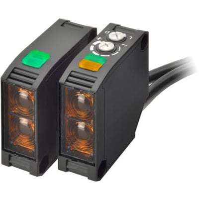 Omron E3JK-2010B fotoelektrisk sensor med firkantet legeme, der viser to enheder med orange linser og røde LED-indikatorer.