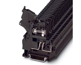 Detaljeret billede af Phoenix Contact ST 4-FSI/C-LED 24 sikringsrækkeklemme, der viser sikringsholder og fjedertilslutning.