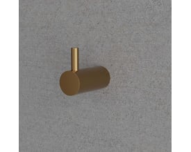 Lavabo Primy enkelt håndklædekrog monteret på betonvæg, viser dens sandfarvede finish og 35mm dybde.