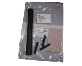 Grundfos kabelsamlesæt til SQ 3X4,0-6,0mm2 udpakket, viser varmekrympeslange, klemmer og slibepapir.