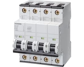 Siemens SENTRON 5SY-automatsikring med 3+N poler, C-karakteristik og 0,3 A, set forfra med fire sorte vippekontakter.
