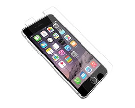 OtterBox Alpha Glas klar til montering på iPhone 5/5S/SE, viser beskyttelsesglassets præcise pasform.
