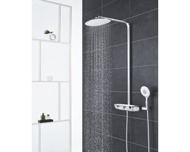 Grohe Rainshower Smartcontrol 360 Mono brusesæt i krom med hovedbruser og håndbruser, der begge er i brug.