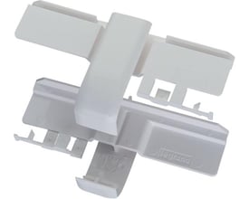 Nærbillede af Legrand samlestykket med synligt Legrand logo og detaljer i plastens overflade.
